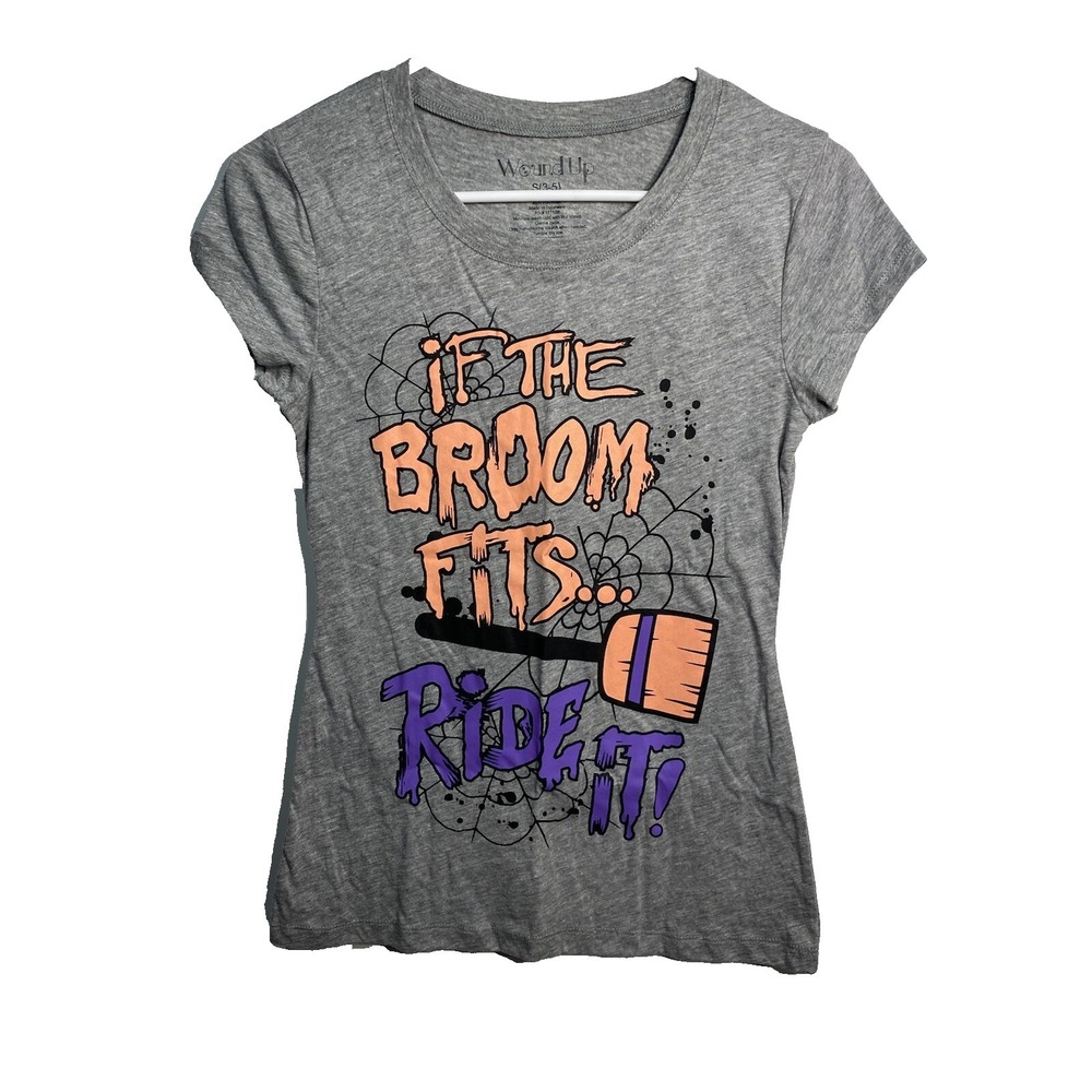 wound up womens shirt size small 3 5 halloween‎ short sleeve grey broom witch